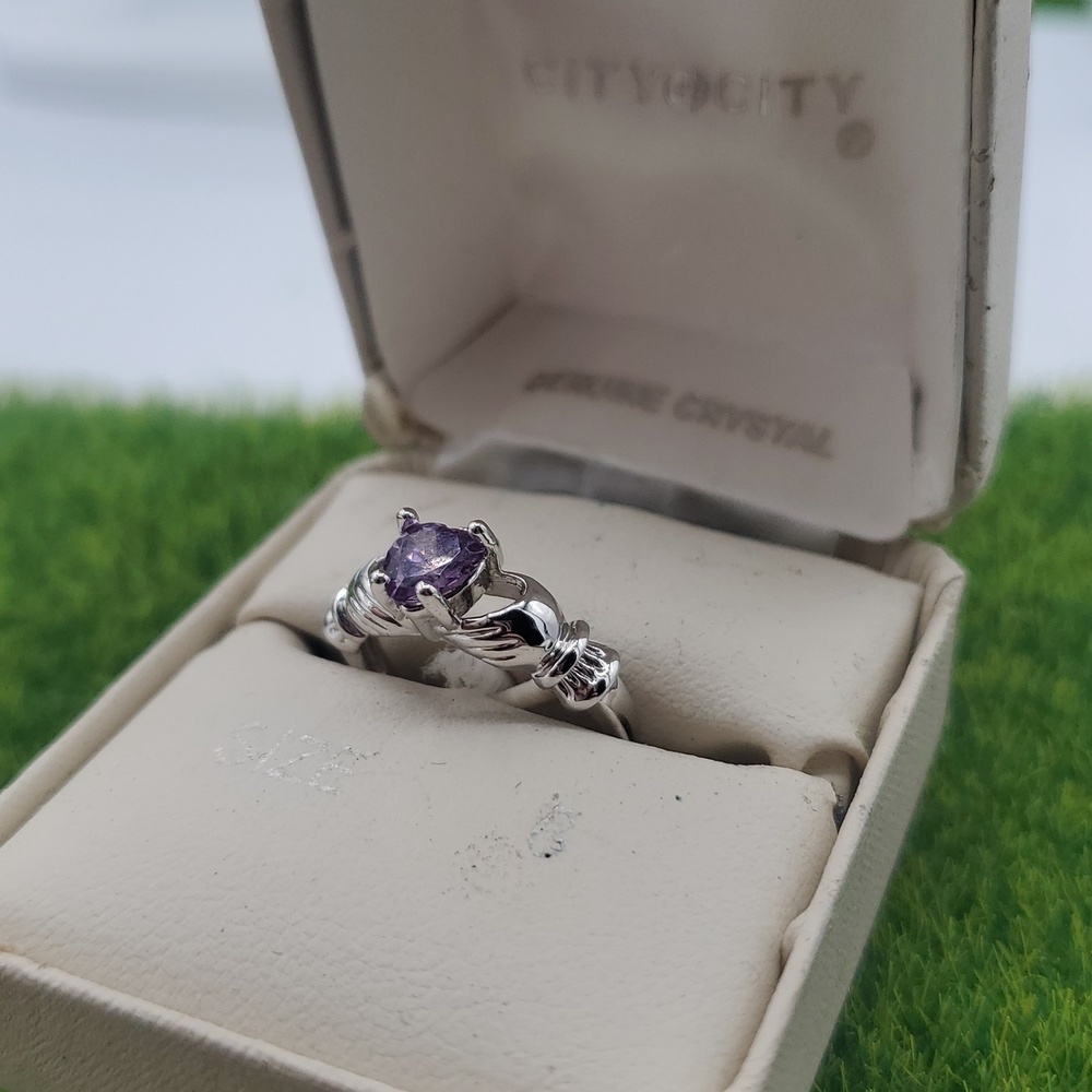 Genuine Crystal Silver Ring with Purple Heart R817 Size 8 - Picture 2 of 4